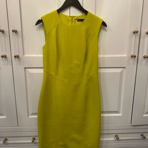 Yellow citrine fitted women’s dress. Beautiful fabric very flattering.
